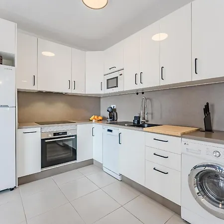 Ocean Walk Modern Apartment *