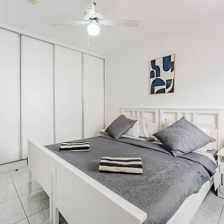 Ocean Walk Victoria Court 2 Modern With Terrace, Heated Pool, Netflix Apartment Arona (Tenerife)
