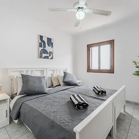 Apartment Ocean Walk Victoria Court 2 Modern With Terrace, Heated Pool, Netflix Arona (Tenerife)