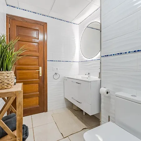 Apartment Ocean Walk Victoria Court 2 Modern With Terrace, Heated Pool, Netflix