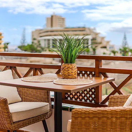 Ocean Walk Victoria Court 2 Modern With Terrace, Heated Pool, Netflix