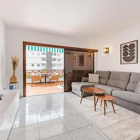 Apartment Ocean Walk Victoria Court 2 Modern With Terrace, Heated Pool, Netflix *