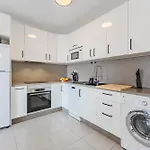 Ocean Walk Modern Apartment *