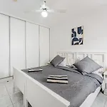 Ocean Walk Modern Apartament *