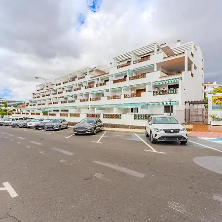 Апартаменты Ocean Walk Victoria Court 2 Modern With Terrace, Heated Pool, Netflix